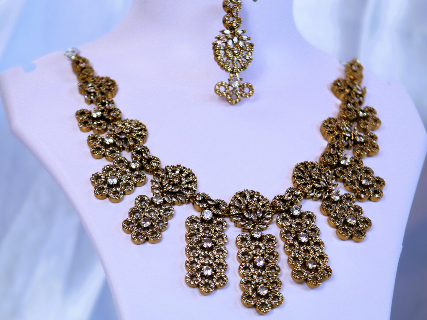 White Harshi Zirconia Jewellery Set