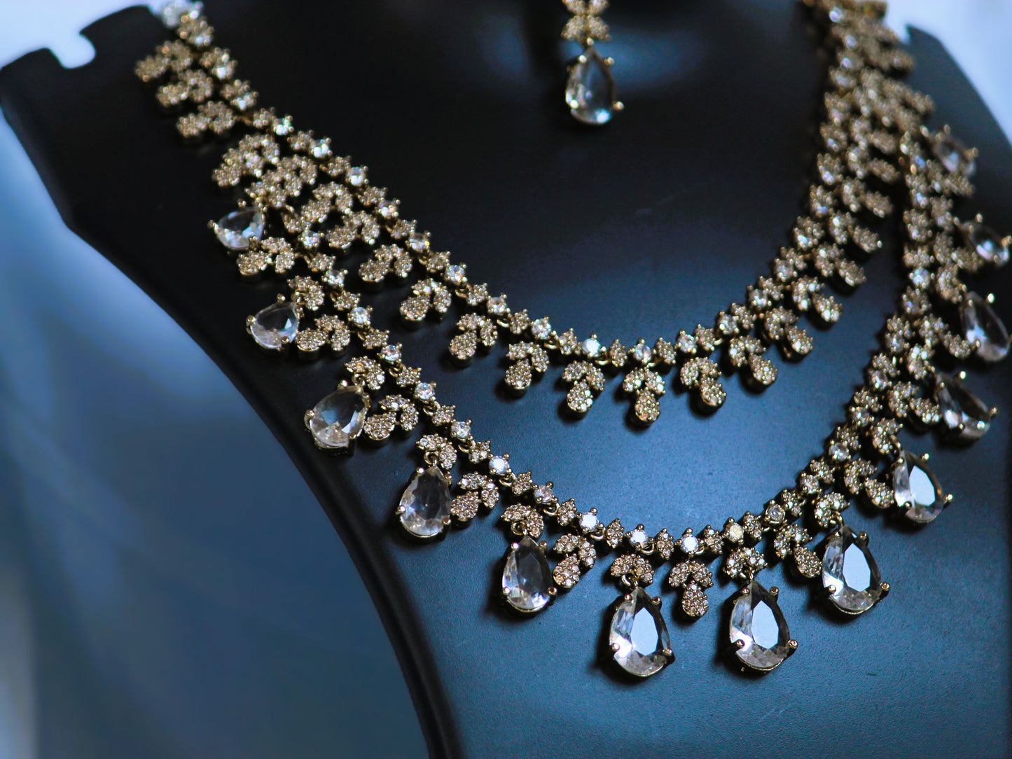 White Swasti Zirconia Jewellery Set