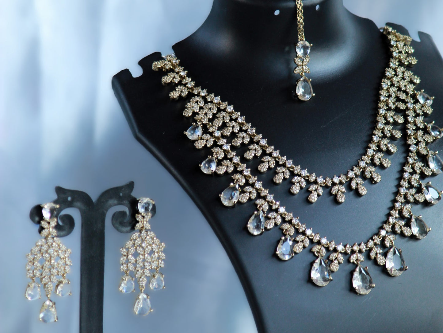 White Swasti Zirconia Jewellery Set