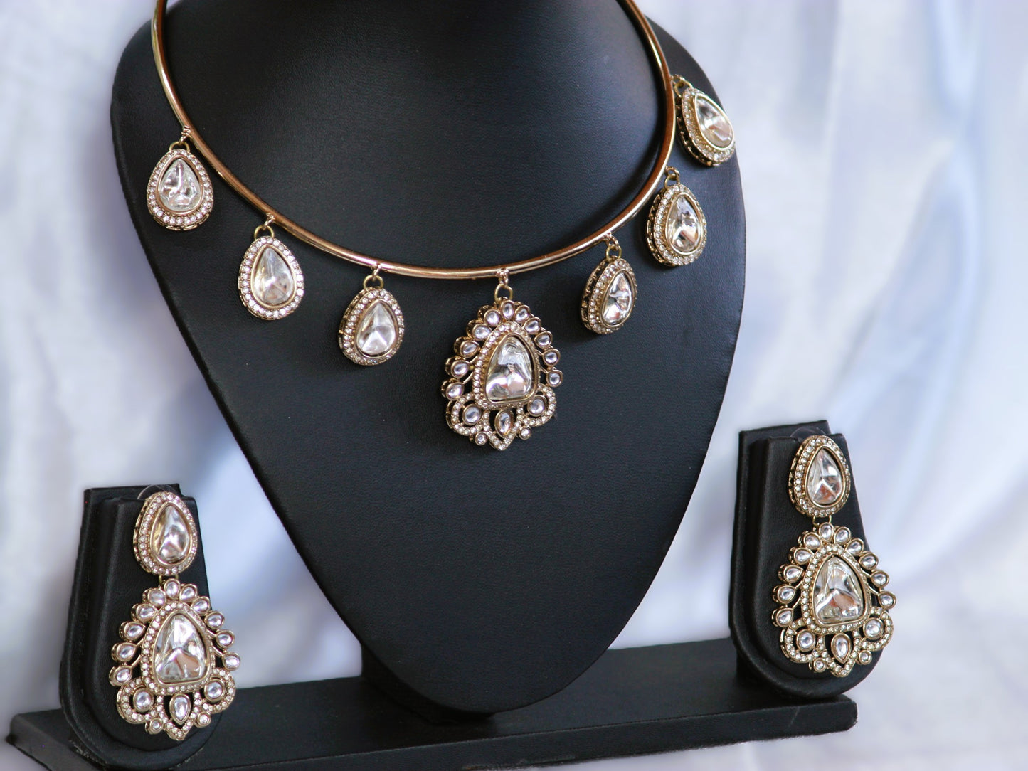 White Dishita Zirconia Hasli Set