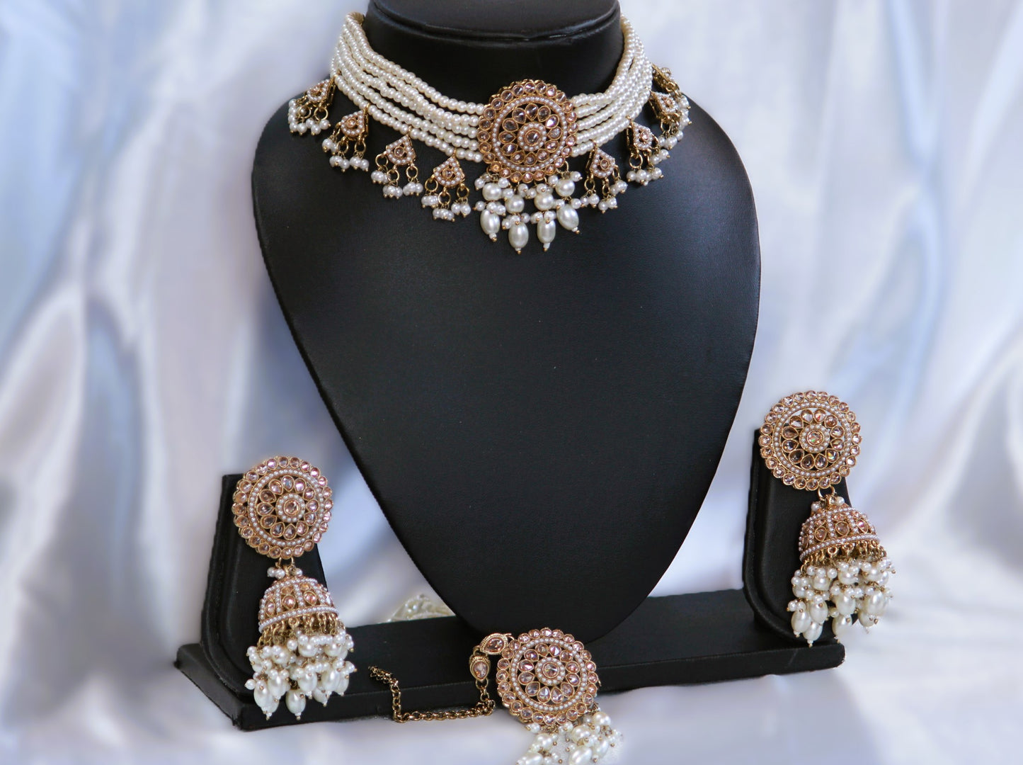 White Amolika Pearl Jewellery Set