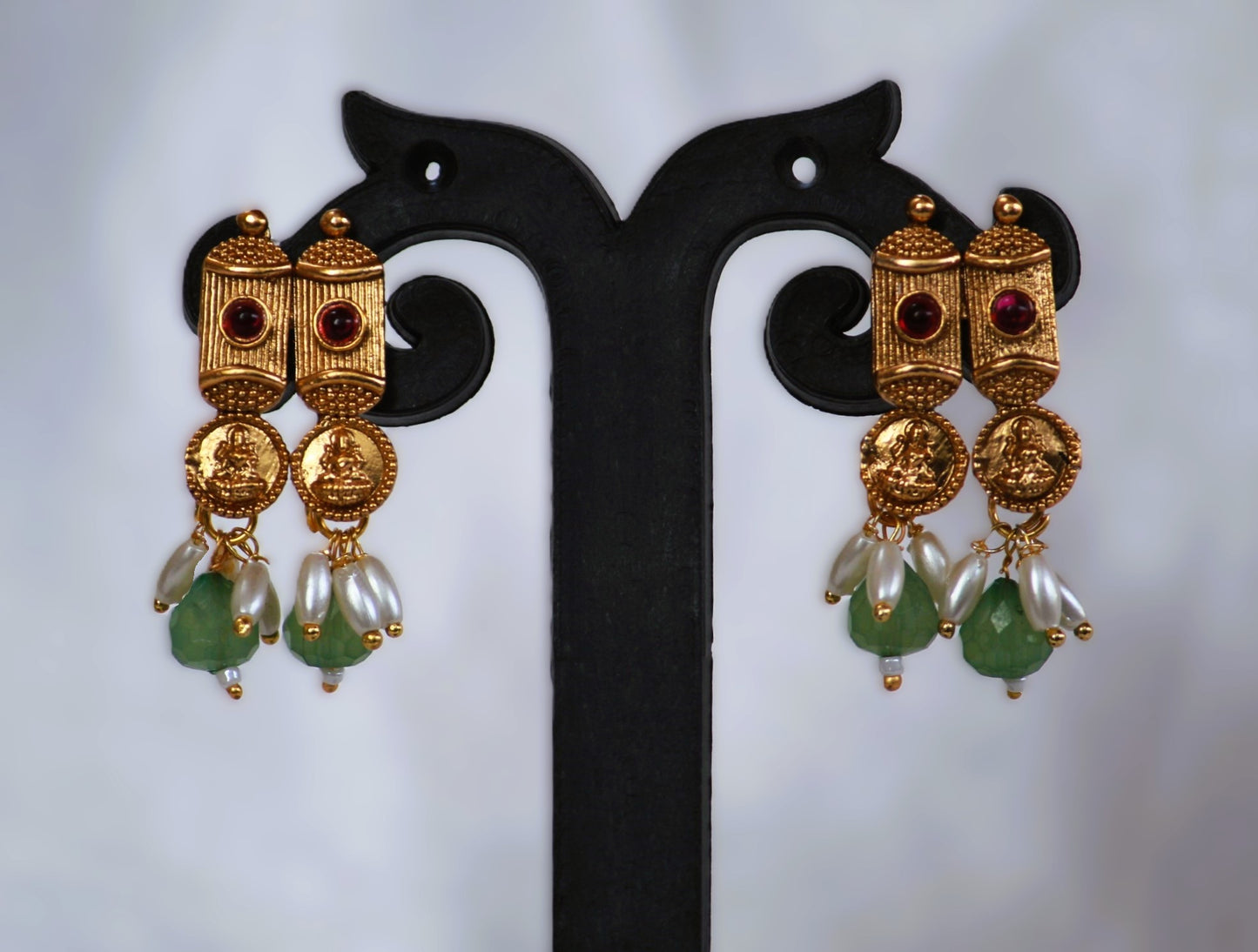 Golden Dhanya Antique Jewellery Set