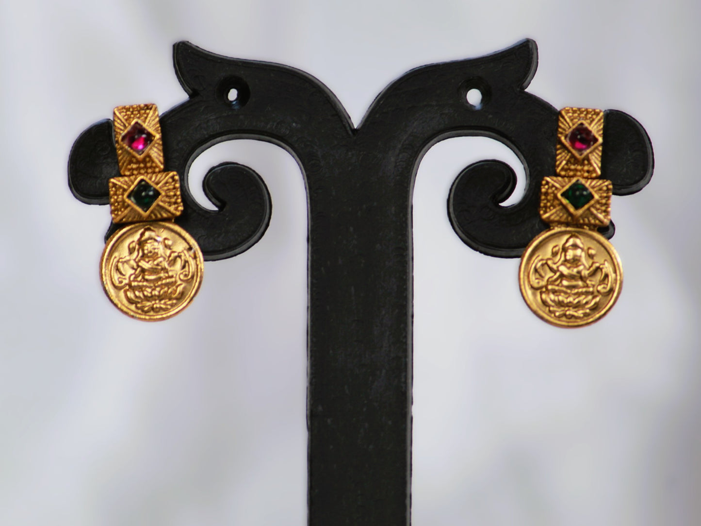 Golden Vagmi Temple Jewellery Set
