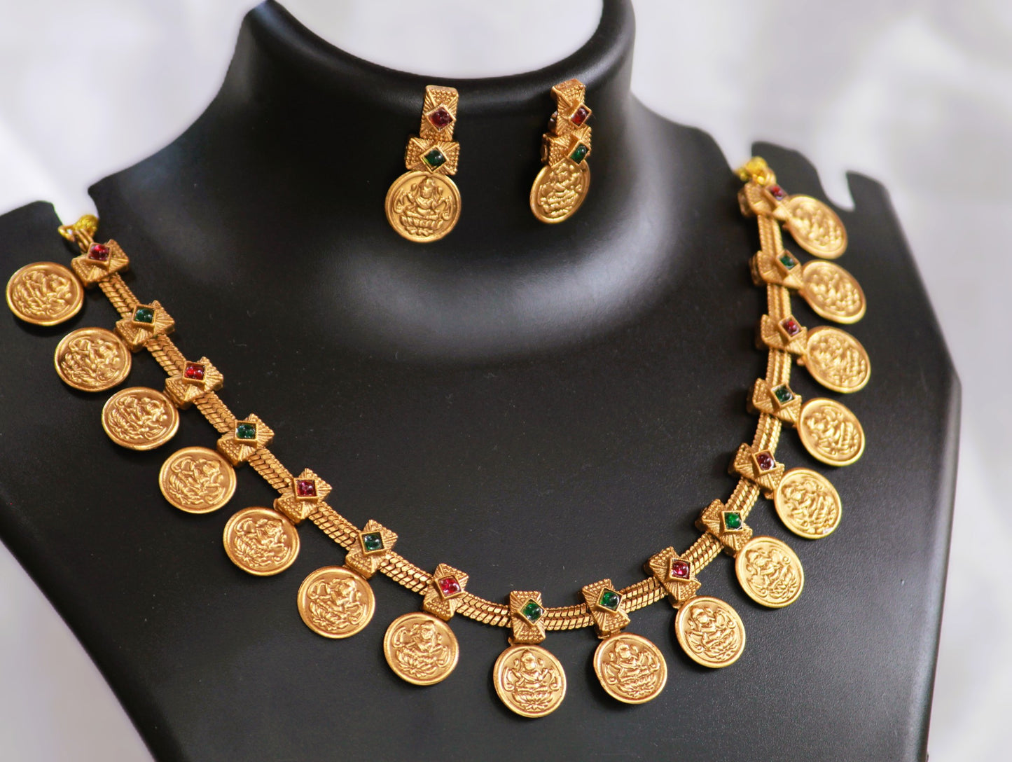 Golden Vagmi Temple Jewellery Set