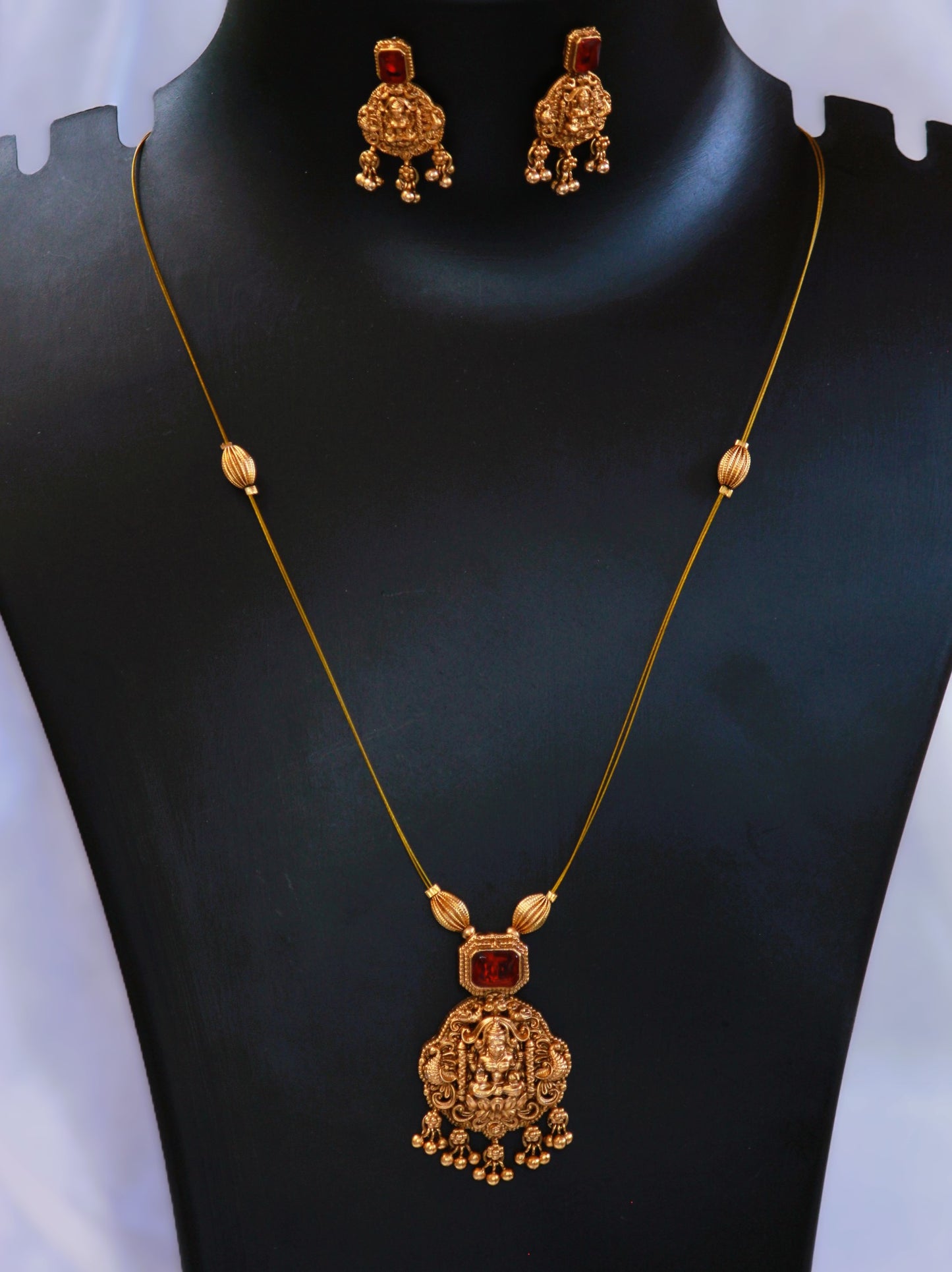Red Lohita Invisible Chain