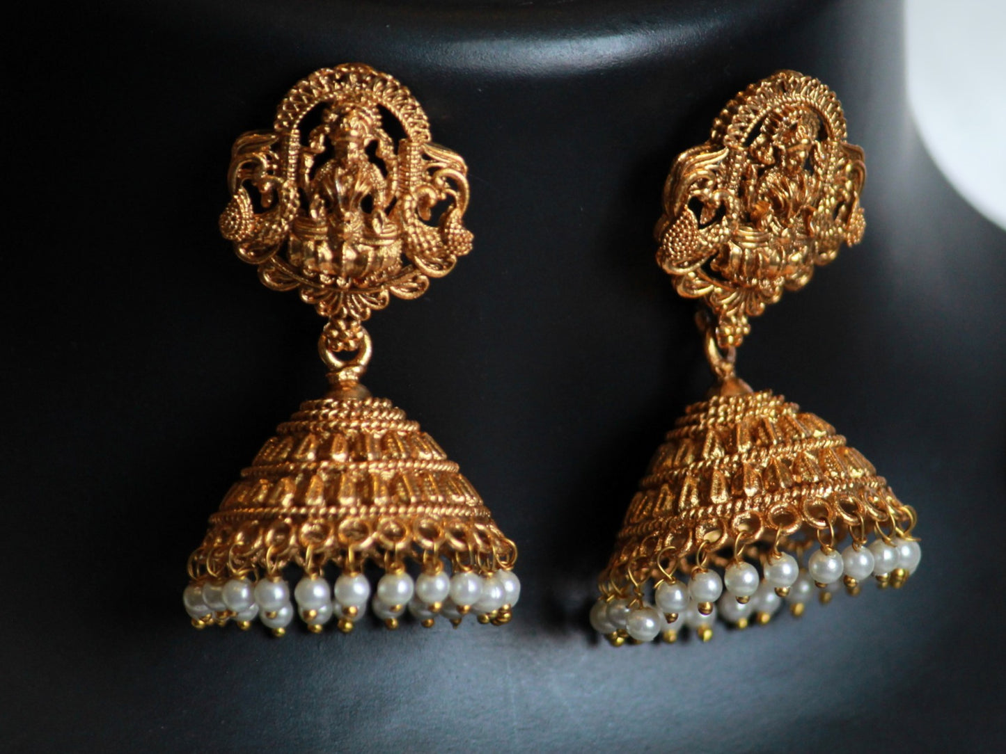 White Srilakshmi Temple Jewellery Set
