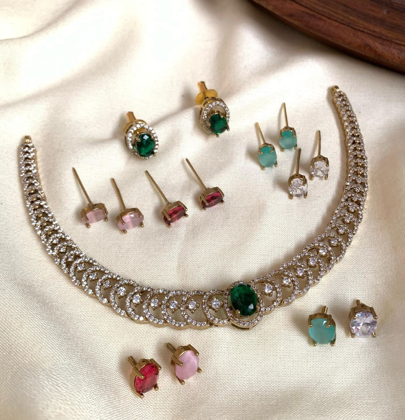Multicolor Ahanya Victorian Jewellery Set