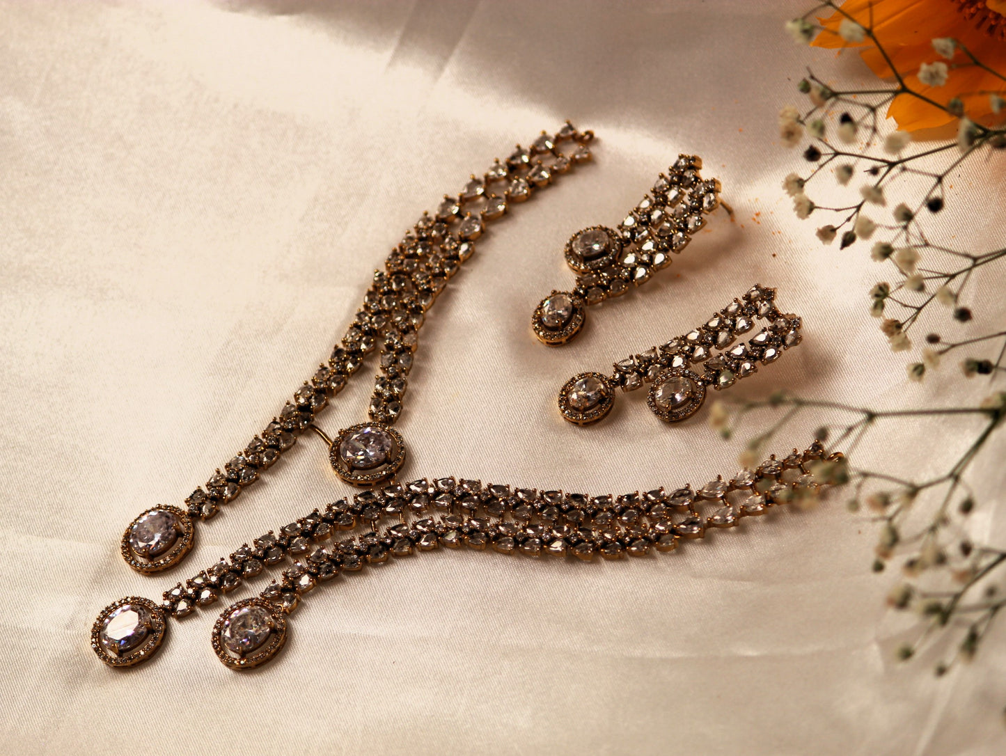 White Nidhi Zirconia Jewellery Set