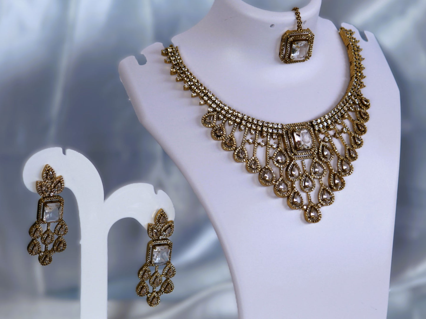 White Mahira Zirconia Jewellery Set