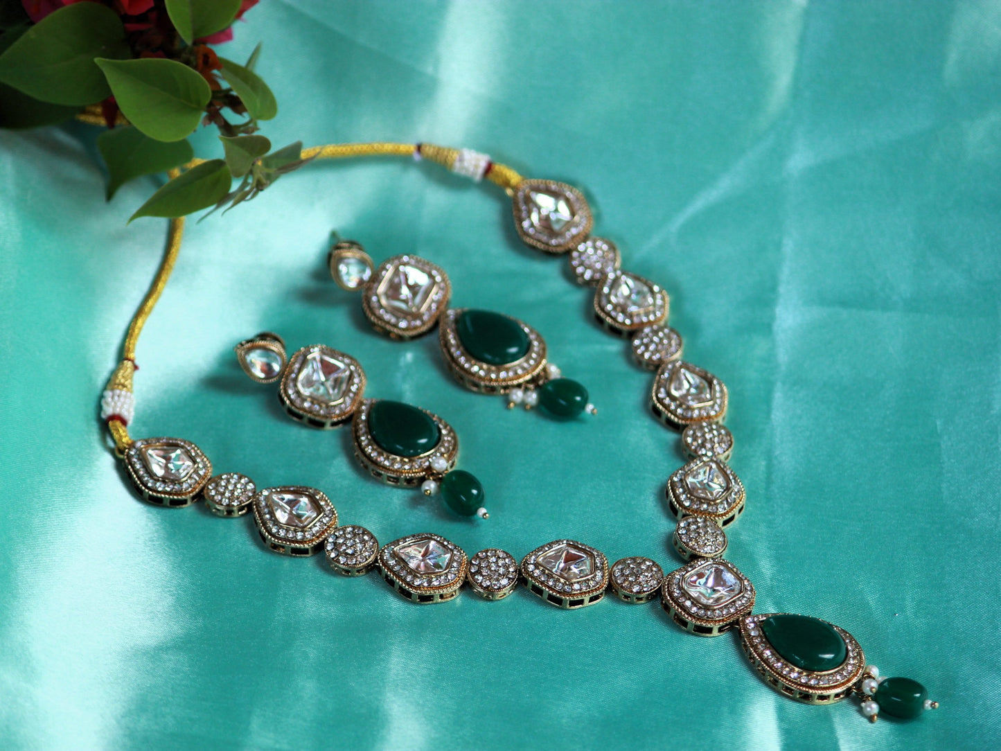 Emerald Rachita Kundan Jewellery Set