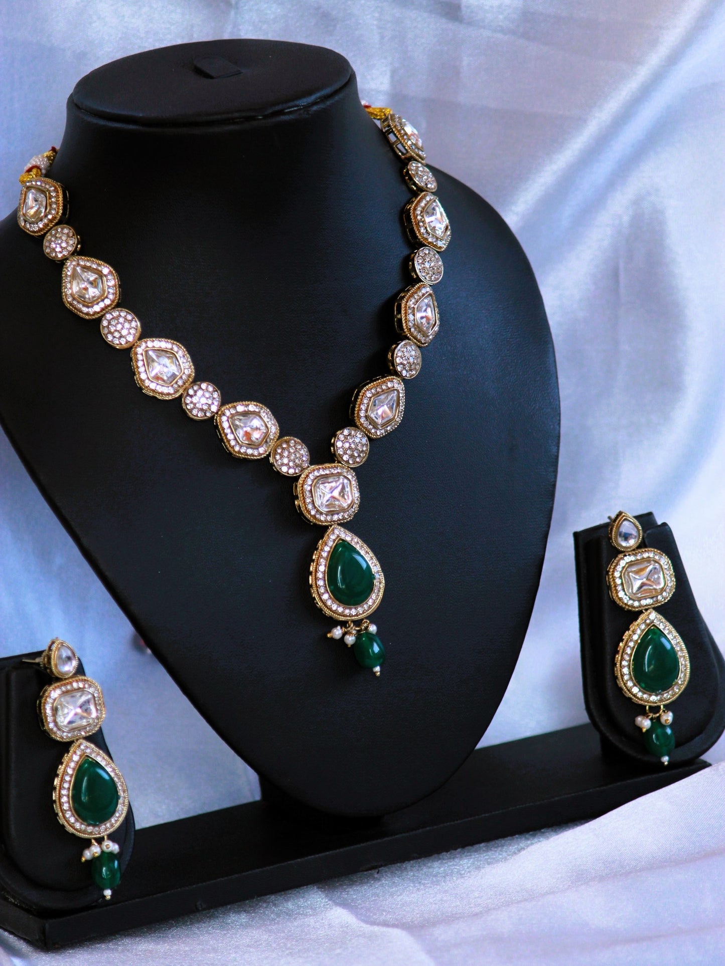 Emerald Rachita Kundan Jewellery Set