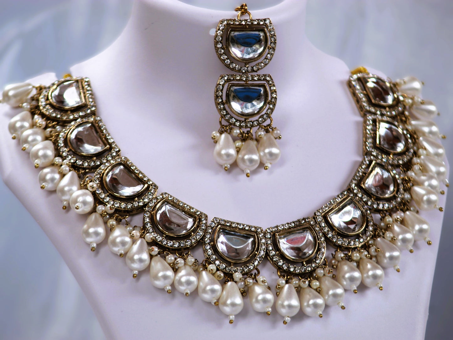 White Kshama Kundan Jewellery Set