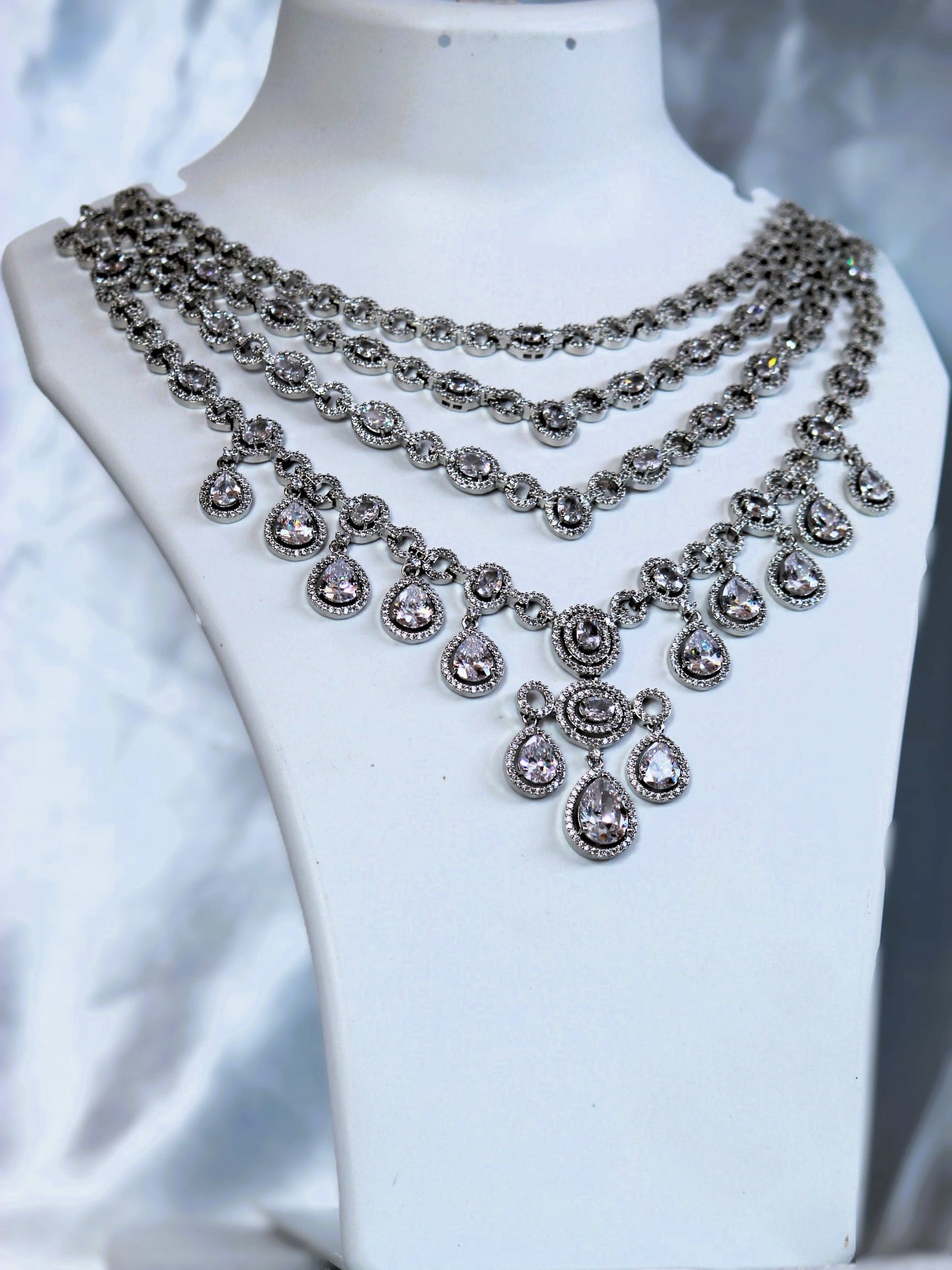 White Saina Zirconia Jewellery Set