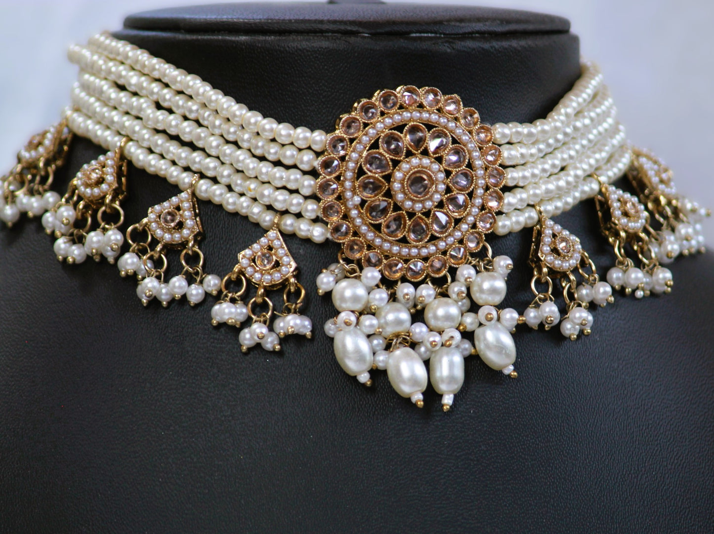 White Amolika Pearl Jewellery Set