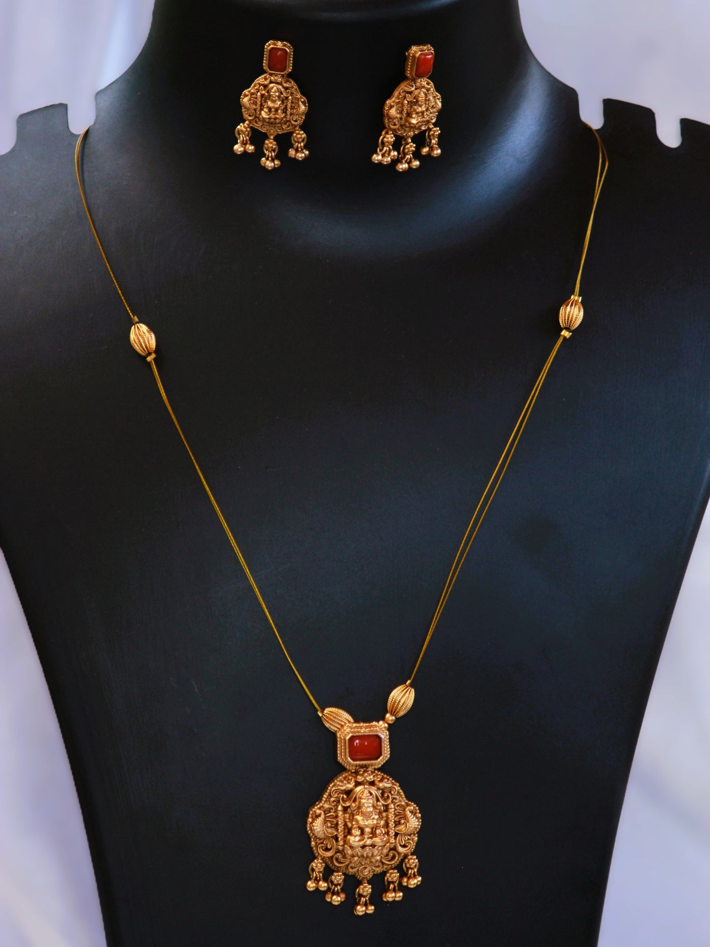 Golden Bhairavi Invisible chain