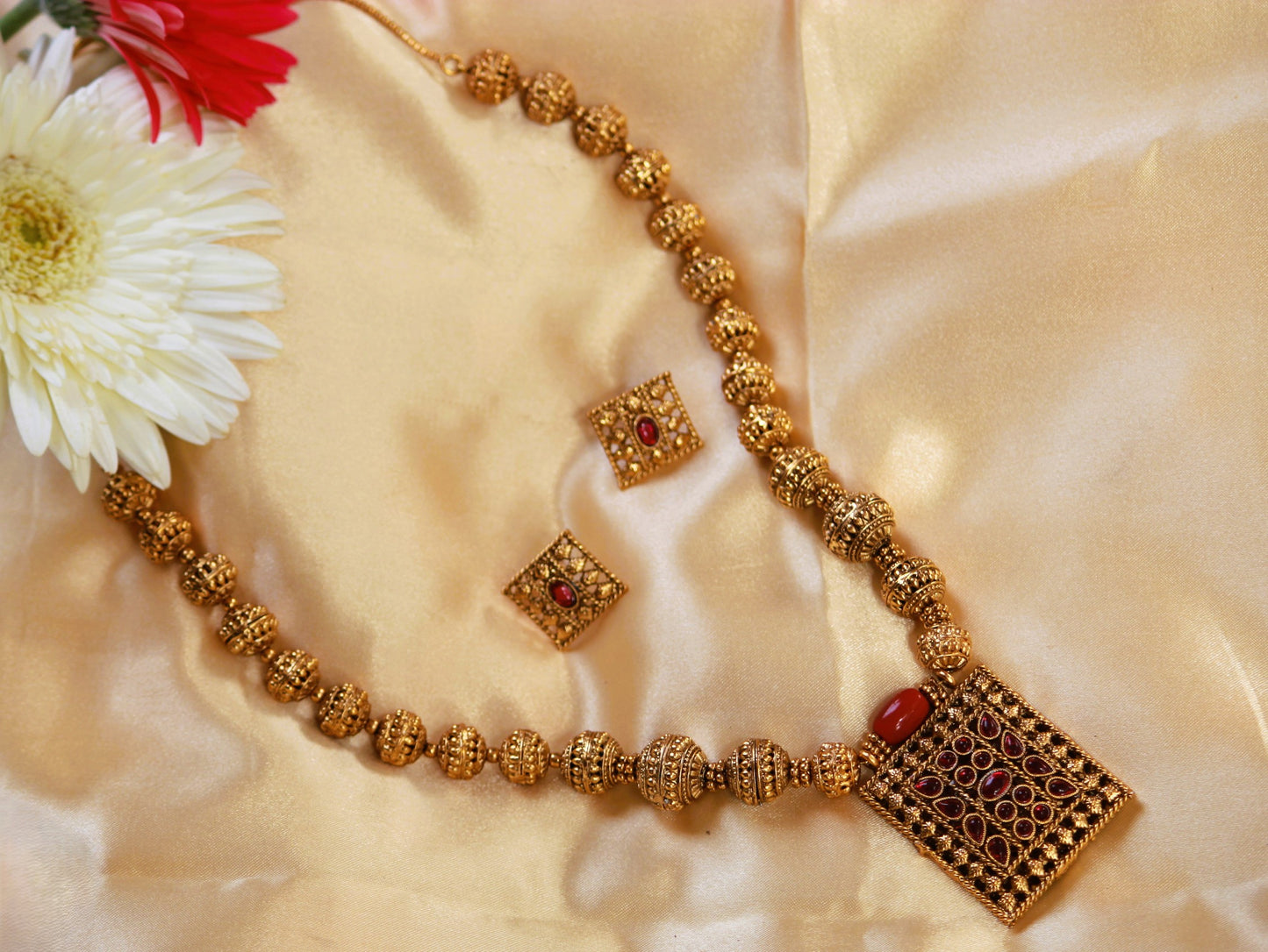 Golden Shankari Temple Jewellery Set