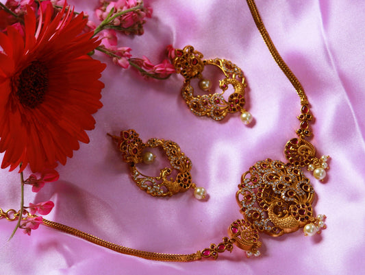 Golden Dhuti Antique Jewellery Set