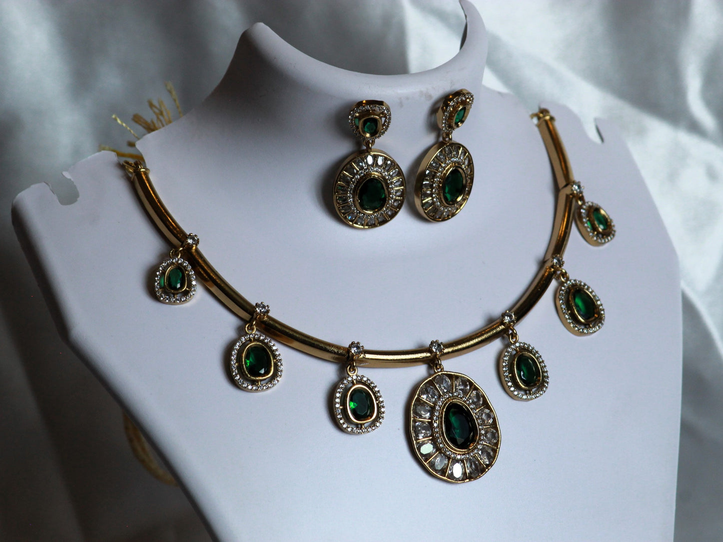 Green Raksha Zirconia Hasli Set