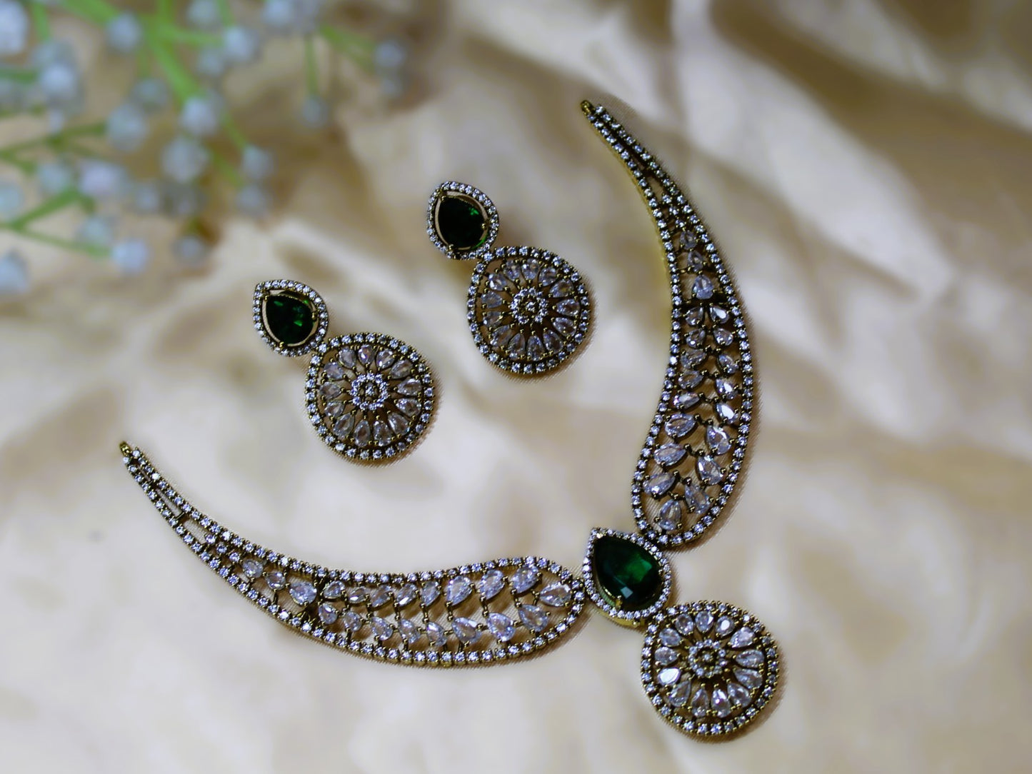 Green Sukkhi Victorian Jewellery Set