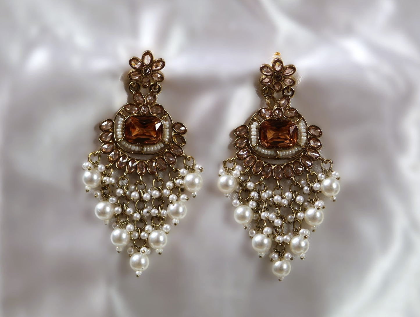 White Atiksha Chandbalis